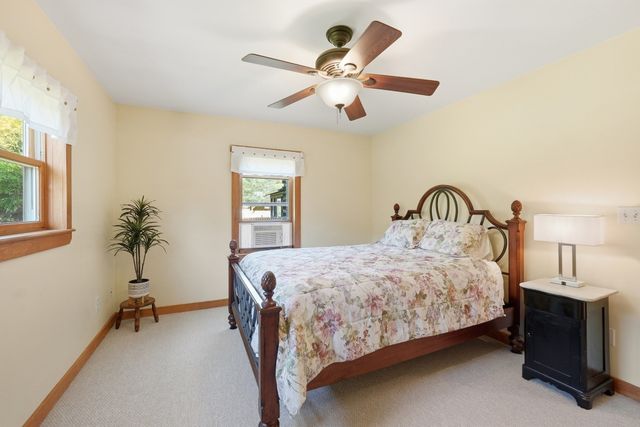 15 Thompson Rd, Hubbardston, MA 01452
