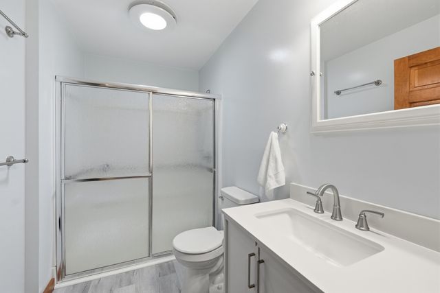 15 Thompson Rd, Hubbardston, MA 01452