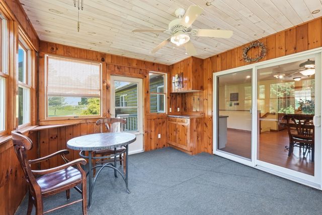 15 Thompson Rd, Hubbardston, MA 01452