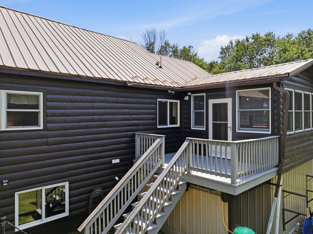 15 Thompson Rd, Hubbardston, MA 01452