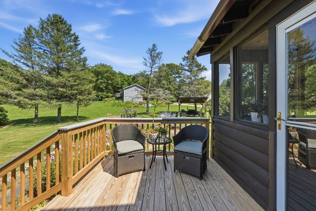 15 Thompson Rd, Hubbardston, MA 01452