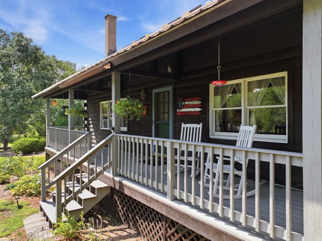 15 Thompson Rd, Hubbardston, MA 01452