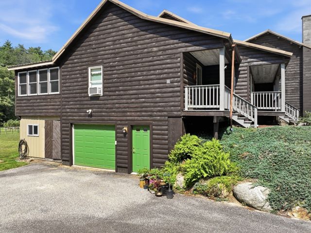 15 Thompson Rd, Hubbardston, MA 01452