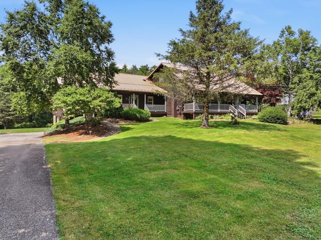 15 Thompson Rd, Hubbardston, MA 01452