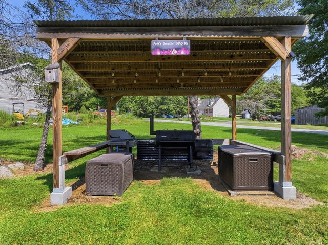 15 Thompson Rd, Hubbardston, MA 01452