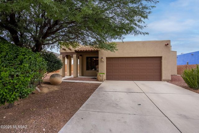 1096 Vista De Los Alamos, Rio Rico, AZ 85648
