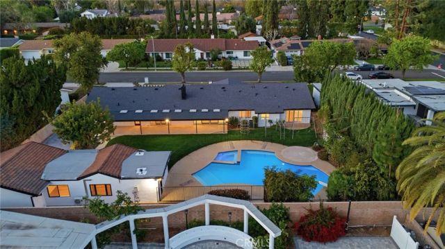 19510 Merridy, Northridge, CA 91324