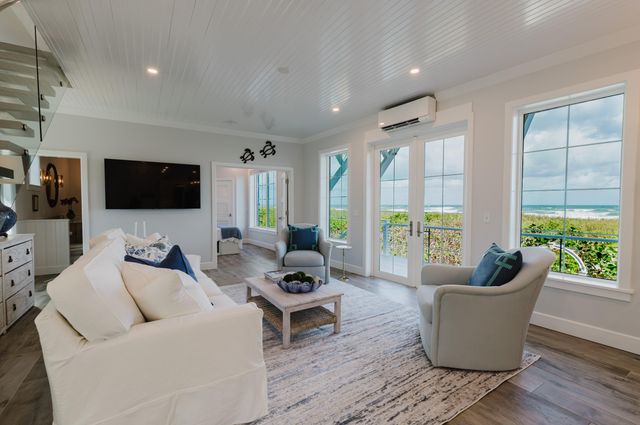 113 N Beach Road, Jupiter Island, FL 33455