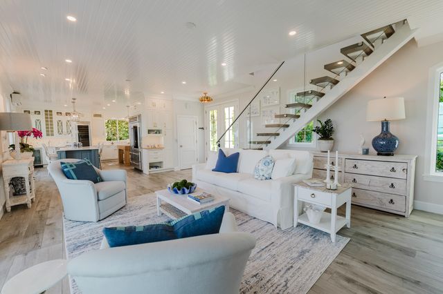 113 N Beach Road, Jupiter Island, FL 33455