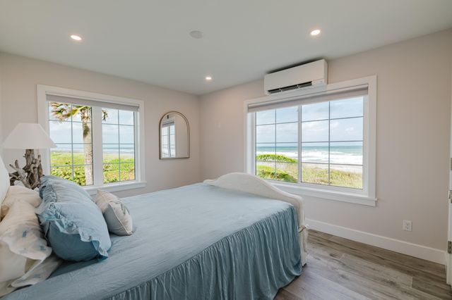 113 N Beach Road, Jupiter Island, FL 33455