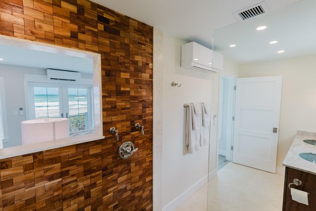 113 N Beach Road, Jupiter Island, FL 33455