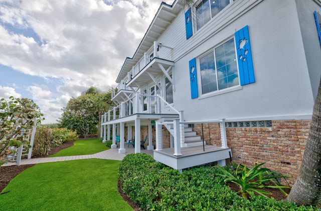 113 N Beach Road, Jupiter Island, FL 33455