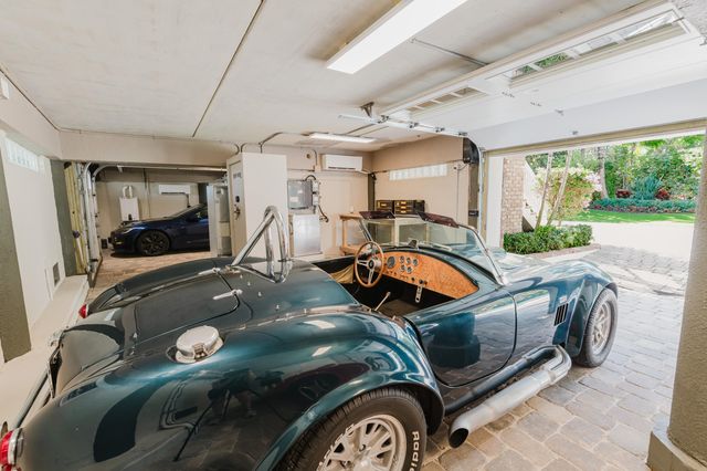 113 N Beach Road, Jupiter Island, FL 33455