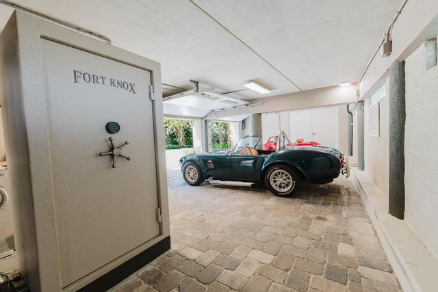 113 N Beach Road, Jupiter Island, FL 33455