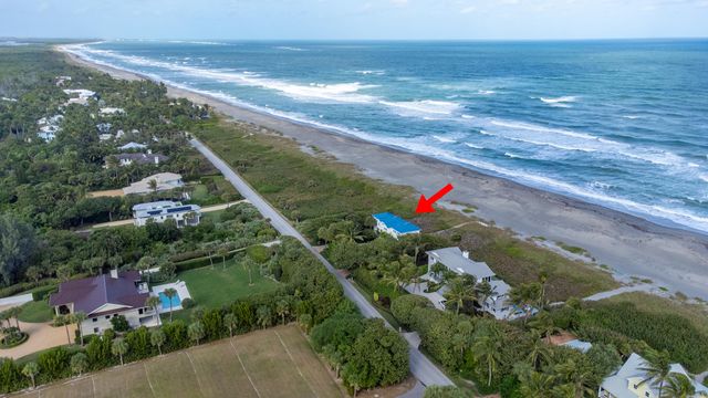 113 N Beach Road, Jupiter Island, FL 33455