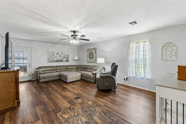 9809 S Country Club Drive, Oklahoma City, OK 73159