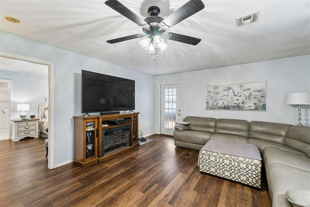 9809 S Country Club Drive, Oklahoma City, OK 73159