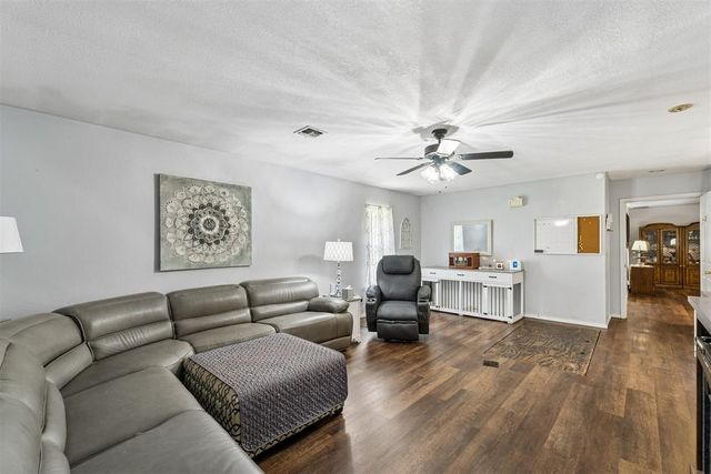 9809 S Country Club Drive, Oklahoma City, OK 73159