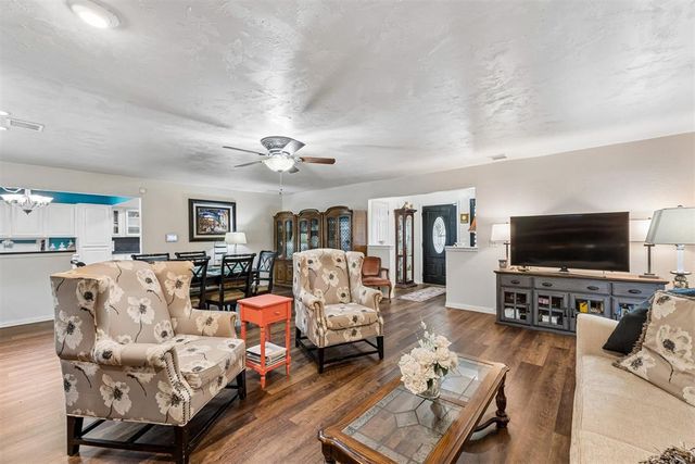 9809 S Country Club Drive, Oklahoma City, OK 73159