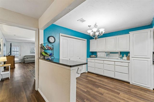 9809 S Country Club Drive, Oklahoma City, OK 73159