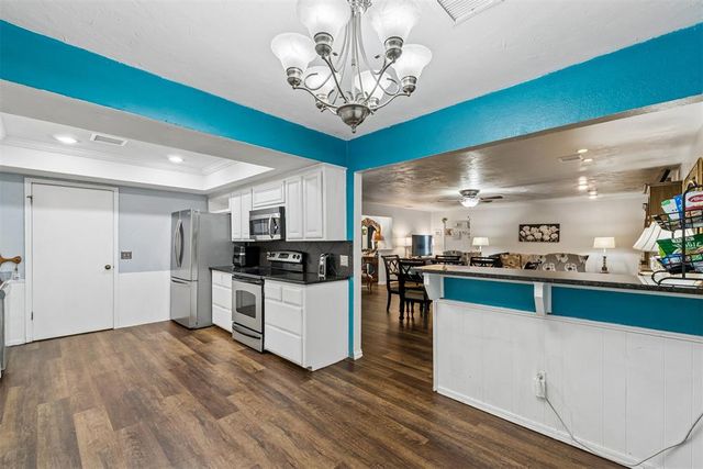 9809 S Country Club Drive, Oklahoma City, OK 73159