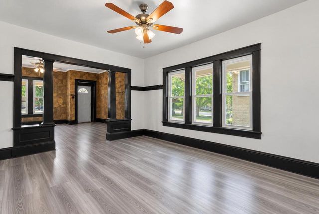 806 W Lapham BOULEVARD, Milwaukee, WI 53204