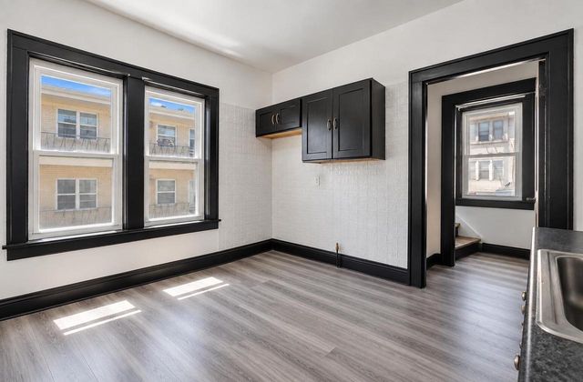 806 W Lapham BOULEVARD, Milwaukee, WI 53204