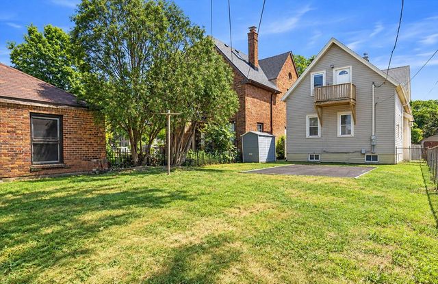 806 W Lapham BOULEVARD, Milwaukee, WI 53204