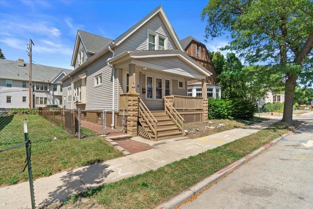 806 W Lapham BOULEVARD, Milwaukee, WI 53204