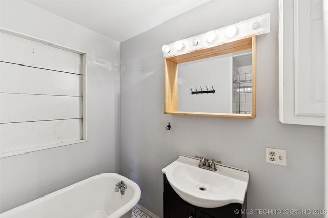 1109 E 9th Street, Okmulgee, OK 74447