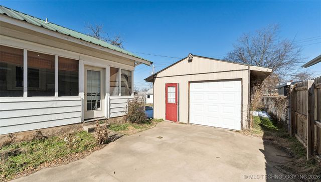1109 E 9th Street, Okmulgee, OK 74447
