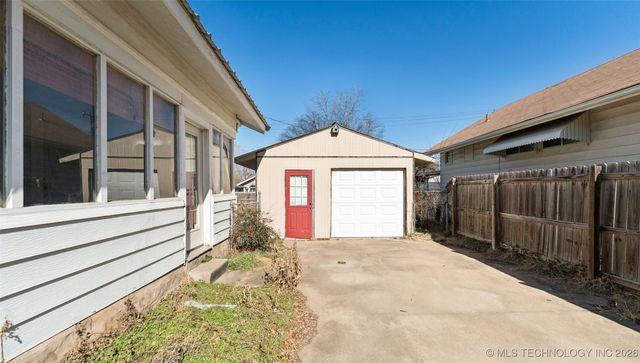 1109 E 9th Street, Okmulgee, OK 74447