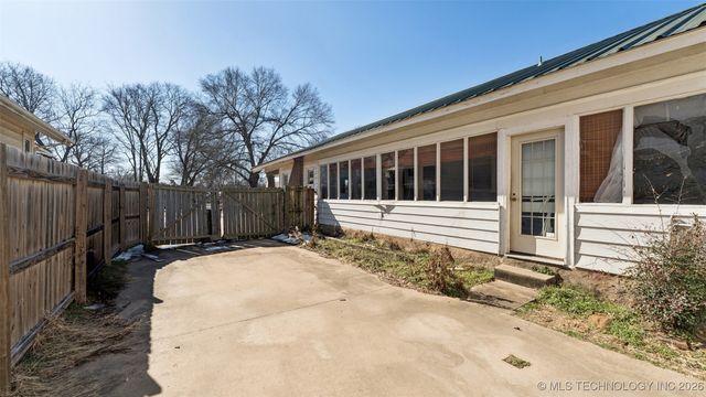 1109 E 9th Street, Okmulgee, OK 74447