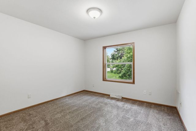 1534 Larpenteur Avenue E, Saint Paul, MN 55109