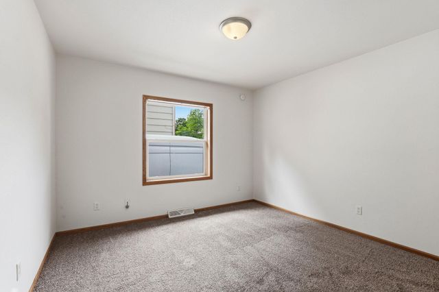 1534 Larpenteur Avenue E, Saint Paul, MN 55109