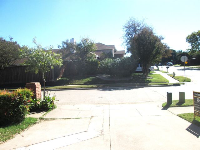 1305 Berkeley Court, Plano, TX 75023