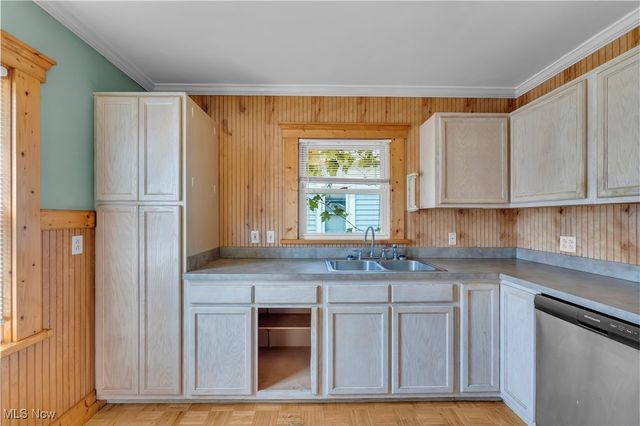 19716 Mohawk Avenue, Cleveland, OH 44119