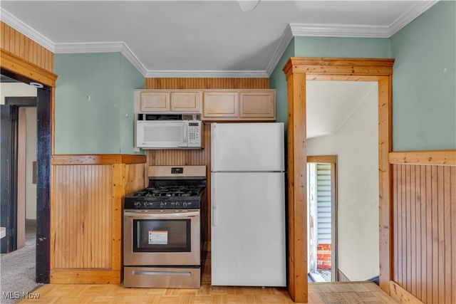 19716 Mohawk Avenue, Cleveland, OH 44119