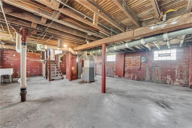 19716 Mohawk Avenue, Cleveland, OH 44119