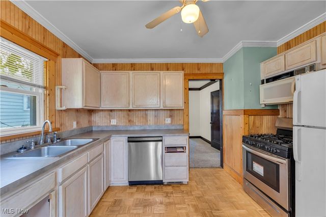 19716 Mohawk Avenue, Cleveland, OH 44119