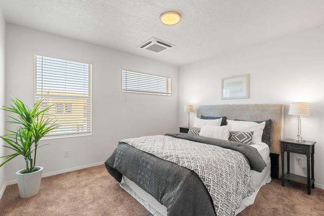 8928 Mountain Ash Avenue SW, Albuquerque, NM 87121