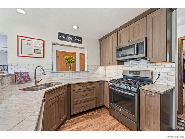 656 Torrey Pines Lane, Johnstown, CO 80534