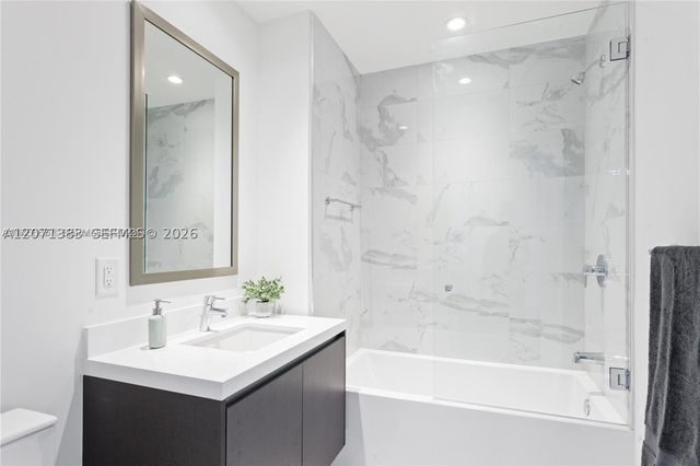 851 NE 1st Ave 4106, Miami, FL 33132
