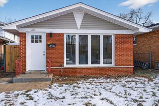 11539 S Carpenter Street, Chicago, IL 60643