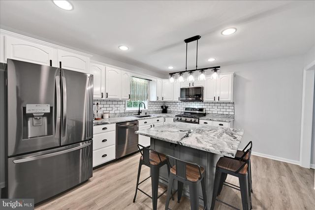 707 KENNETH DR, Mount Joy, PA 17552