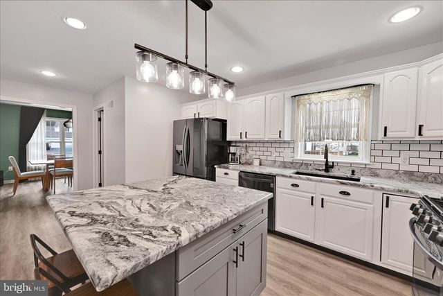 707 KENNETH DR, Mount Joy, PA 17552