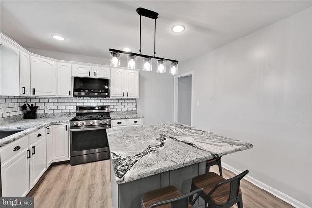 707 KENNETH DR, Mount Joy, PA 17552