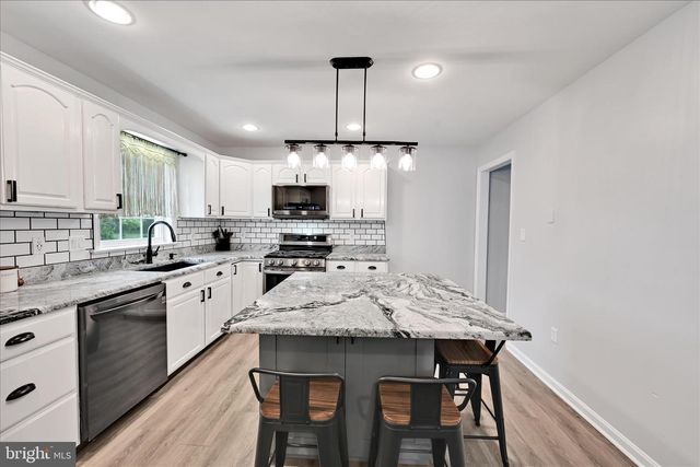 707 KENNETH DR, Mount Joy, PA 17552