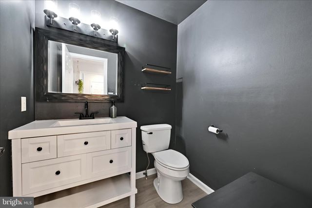 707 KENNETH DR, Mount Joy, PA 17552