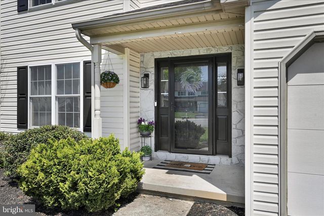 707 KENNETH DR, Mount Joy, PA 17552